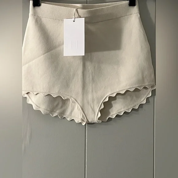 Helsa Elvira Shorts in Cream - Picture 7 of 14